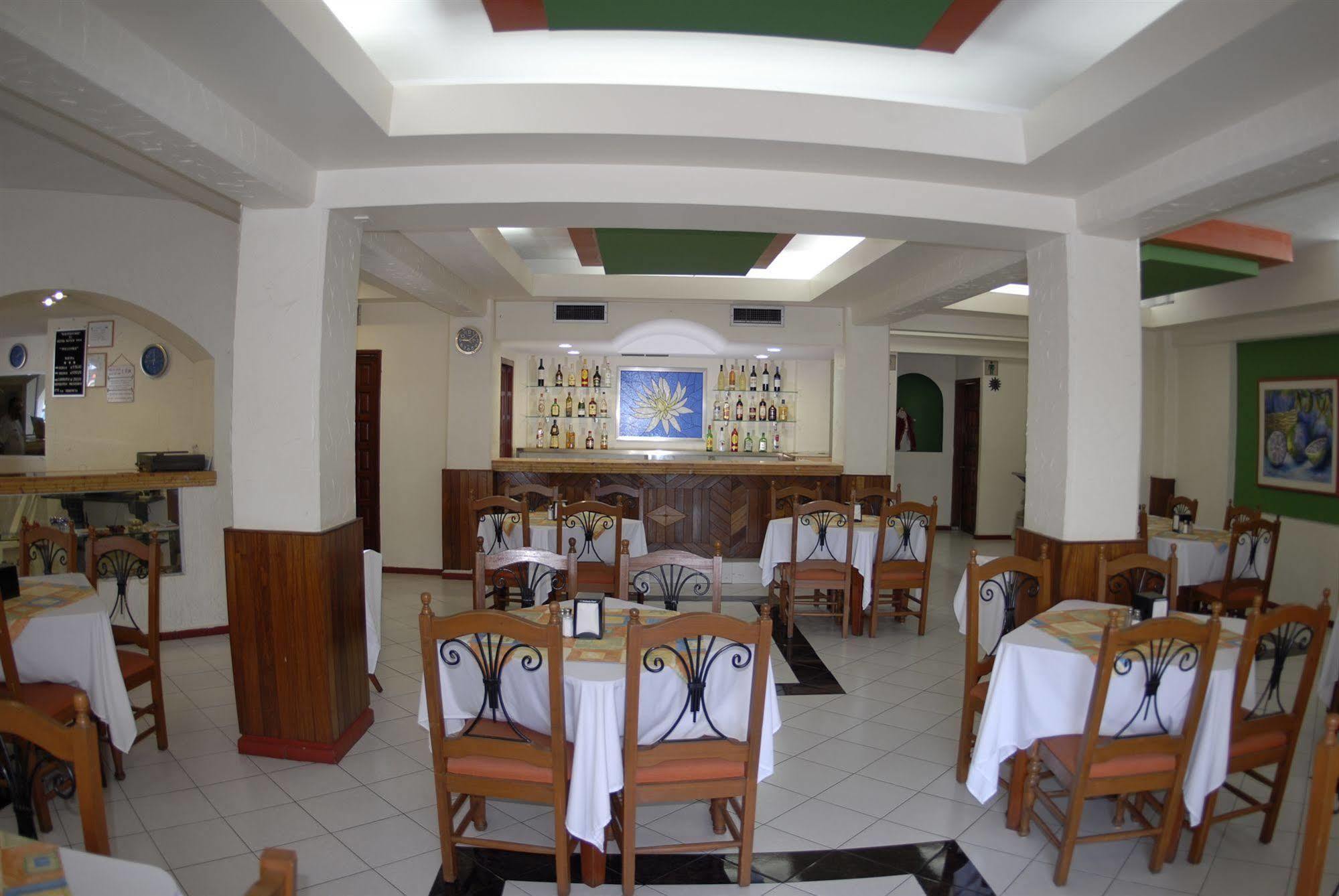 Hotel Batab Канкун Екстериор снимка
